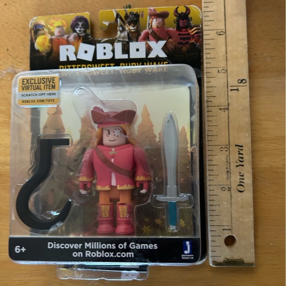 Roblox Figure Bittersweet Ruby Wake w/ Exclusive Item Code New - Picture 5 of 11